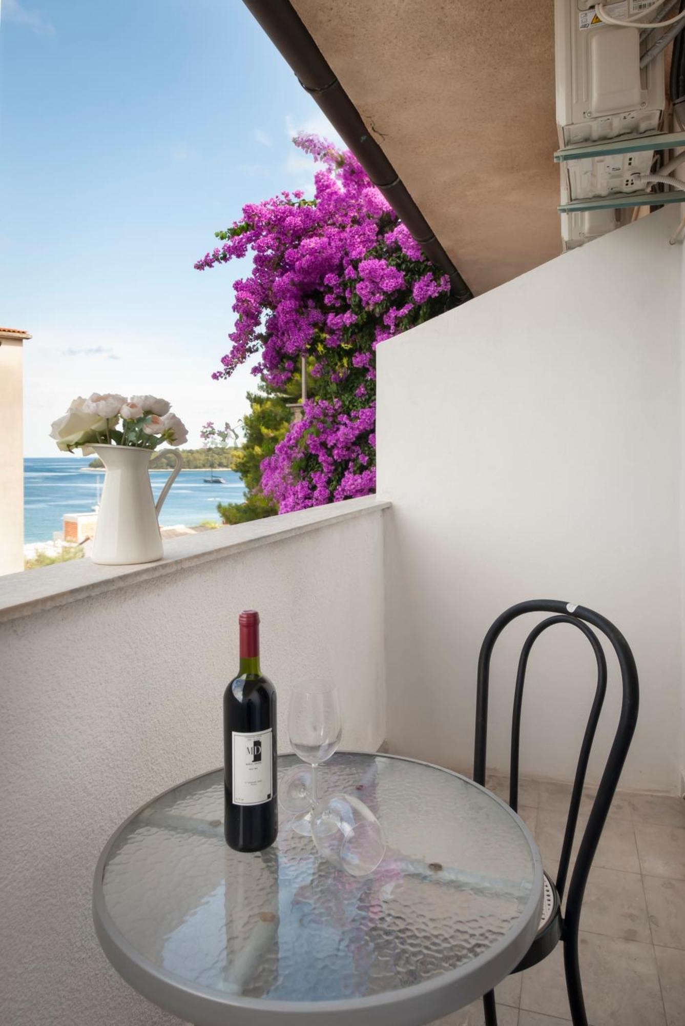 Luna Tsuki Two Aparthotel Ρόβινι Εξωτερικό φωτογραφία